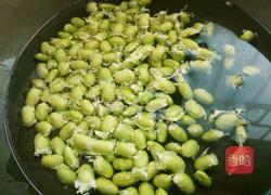 辣椒炒青豆的做法图解1