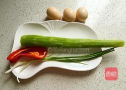 莴苣炒鸡蛋的做法图解1