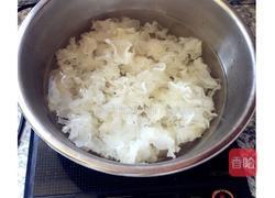 红枣枸杞银耳汤的做法图解4