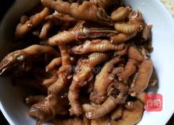 蒜香鸡脚的做法图解1
