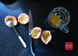 蜂蜜百香果果饮的做法图解3