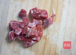 牛腩萝卜煲的做法图解1