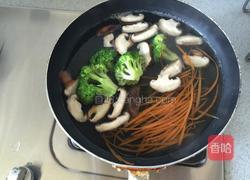 香肠煲仔饭的做法图解3