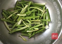 芹菜香干炒肉的做法图解2