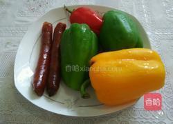 彩椒炒香肠的做法图解1