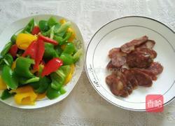 彩椒炒香肠的做法图解2