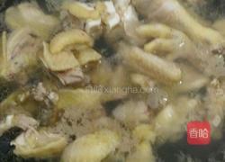 蟹味菇鸡汤的做法图解1