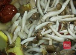 蟹味菇鸡汤的做法图解4