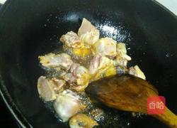 土豆炖鸡肉的做法图解3