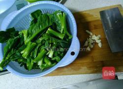 清炒芥兰的做法图解1