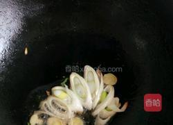 蛤蜊肉炒芹菜的做法图解3