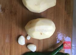 尖椒土豆丝的做法图解1