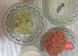 鸡蛋香肠饼的做法图解1