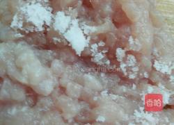 西兰花瘦肉粥的做法图解2