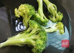 西兰花瘦肉粥的做法图解3