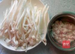 海鲜菇爆打猪八戒的做法图解1