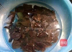 木耳炒肉的做法图解1