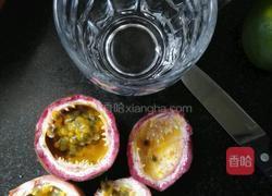 蜂蜜青柠百香果茶的做法图解2