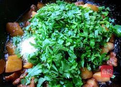 红烧肉炖土豆芹菜末的做法图解14