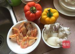 牛油果配虾墨鱼沙拉的做法图解1