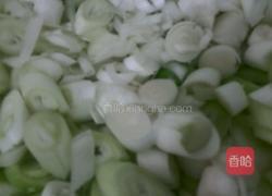 尖椒炒大葱的做法图解1