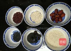 红枣桂圆薏仁粥的做法图解1