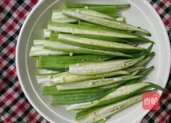 凉拌秋葵(洋豆角)的做法图解2
