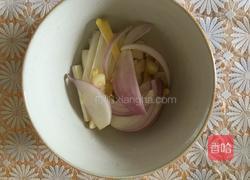 香菇土豆炖鸡腿的做法图解5