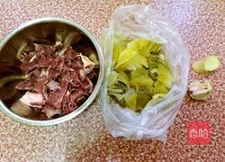 猪心炒咸菜的做法图解1