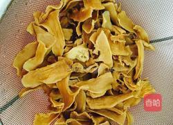 笋干焖猪蹄的做法图解1