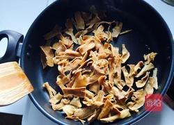 笋干焖猪蹄的做法图解3