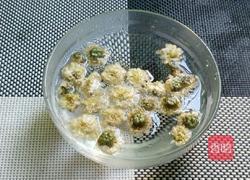 苦瓜菊花粥的做法图解2