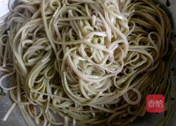 炒面条的做法图解2