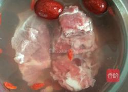 家猪沙骨汤的做法图解2