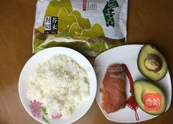 鳄梨烟熏鲑鱼卷的做法图解1