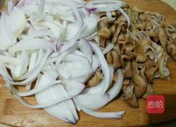 洋葱炒大肠的做法图解4