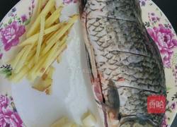 鲫鱼萝卜汤的做法图解2