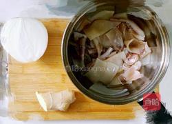 葱爆鱿鱼的做法图解1