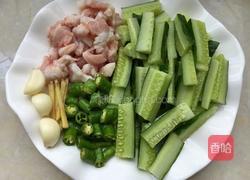 青瓜炒肉片的做法图解1