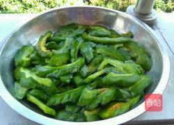 豆鼓烧苦瓜的做法图解2