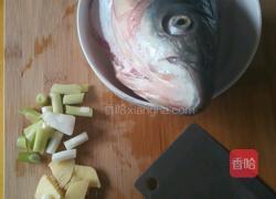 鱼头汤的做法图解1