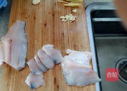 湘味鲈鱼的做法图解1