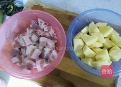 五花肉炖土豆（电压力锅版）的做法图解2