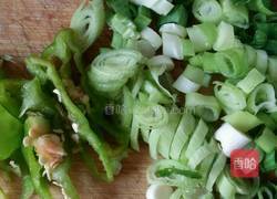 虾毛炒鸡蛋的做法图解1