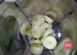 香蕉奶昔的做法图解1
