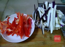 红椒茄子条的做法图解2