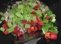 红椒莴笋肉丁的做法图解4