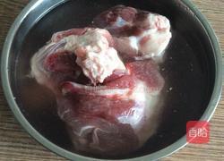 大骨头炖油豆角的做法图解1