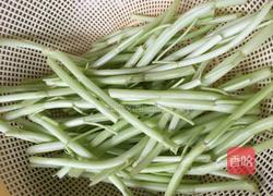 番茄空心菜梗酸的做法图解1