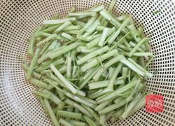 番茄空心菜梗酸的做法图解2